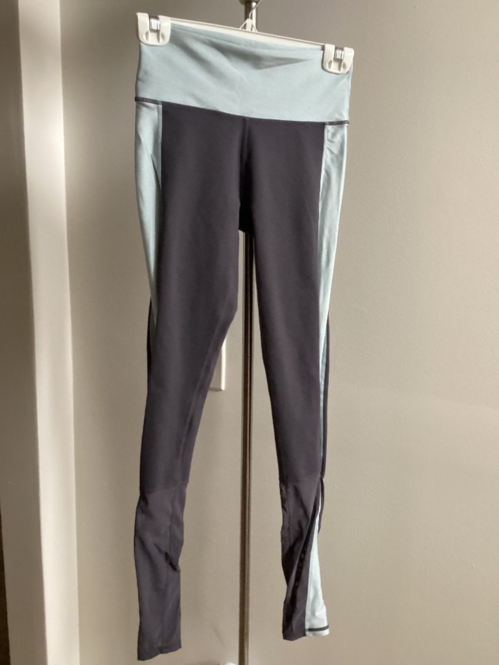 Side stripe mesh bottom leggings